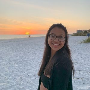 Meet your Posher, Estefania